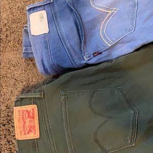 Two pairs of Levi skinny jeans